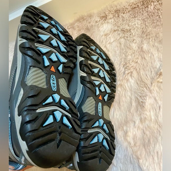 KEEN HIKING BOOTS - Picture 16 of 16